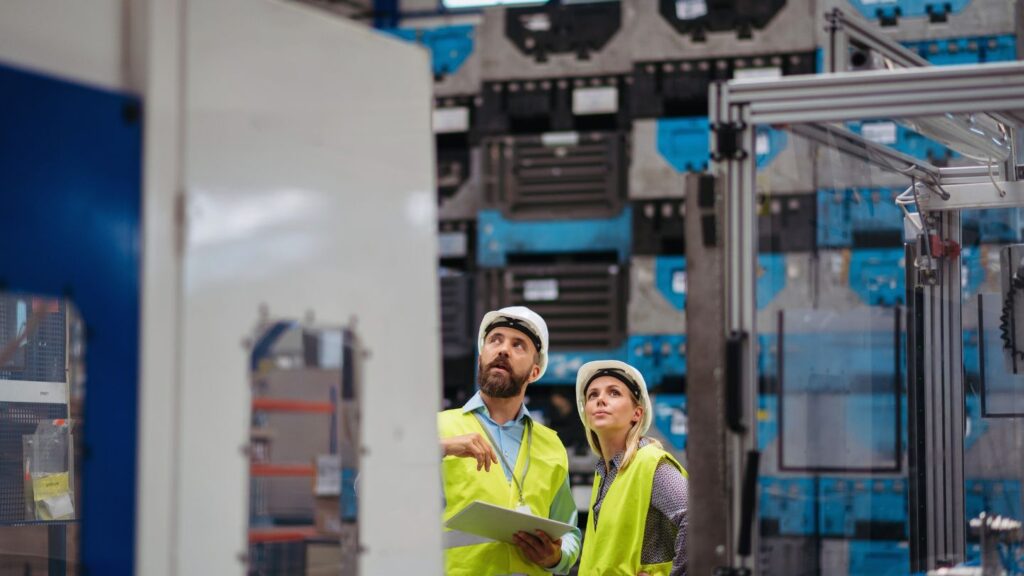 Edge computing w zakładach przemysłowych i systemach OT
